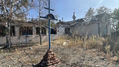 Парафіяни чекають на відновлення. Церква у Благодатному на Миколаївщині залишається пошкодженою після обстрілів Парафіяни чекають на відновлення. Церква у Благодатному на Миколаївщині залишається пошкодженою після обстрілів