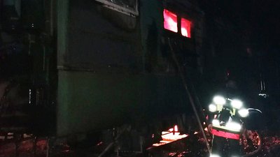 Існувала загроза подальшого розповсюдження вогню на весь локомотив, - ДСНС. Фото: ГУ ДСНС у Хмельницькій області