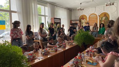 "Війна внесла корективи": у Черкасах влаштували свято для дітей з інвалідністю та переселенців "Війна внесла корективи": у Черкасах влаштували свято для дітей з інвалідністю та переселенців