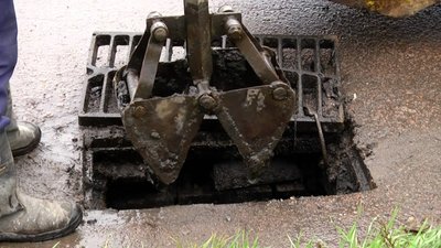 У Житомирі зливну мережу готують до перших морозів У Житомирі зливну мережу готують до перших морозів