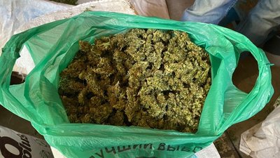 Зброя та наркотики на понад пів мільйона гривень. Миколаївські поліцейські затримали чоловіка