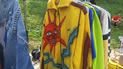 У Дніпрі влаштували мистецьку “Барахолку” аби зібрати гроші для ЗСУ