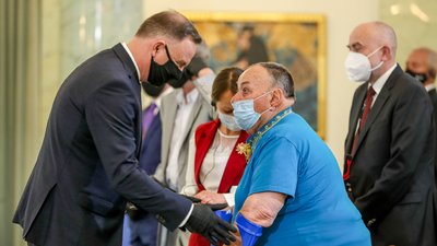 Президент Польщі Анджей Дуда вручив медаль "Virtus et Fraternitas" прикарпатцю Петру Грудзевичу