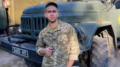 "Їх здав командир": жителька Полтави Оксана Худар чекає із полону сина Абдурахмана "Їх здав командир": жителька Полтави Оксана Худар чекає із полону сина Абдурахмана