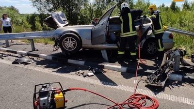 На Волині легковик в'їхав у відбійник, водій – у реанімації