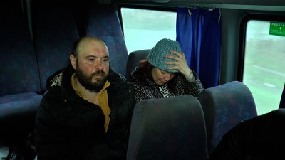 “Бахмут їм ніхто не здасть”. Волонтери евакуюють жителів Бахмута та Часів Яру “Бахмут їм ніхто не здасть”. Волонтери евакуюють жителів Бахмута та Часів Яру