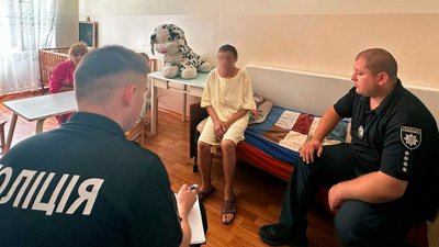П’ять днів катував і не випускав з дому: поліція затримала підозрюваного у знущанні жінки та двох дітей П’ять днів катував і не випускав з дому: поліція затримала підозрюваного у знущанні жінки та двох дітей