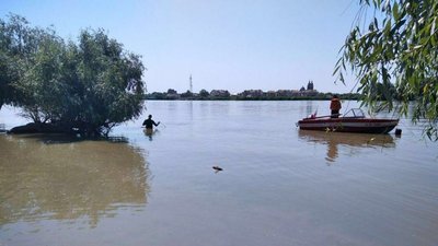 На Одещині продовжують пошуки зниклої дівчини: водолази обстежили понад 1500 кв.м. дна ріки На Одещині продовжують пошуки зниклої дівчини: водолази обстежили понад 1500 кв.м. дна ріки