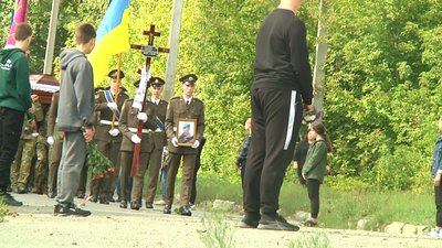 На Житомирщині попрощалися із загиблим на Сході України морським піхотинцем Артуром Голубом На Житомирщині попрощалися із загиблим на Сході України морським піхотинцем Артуром Голубом