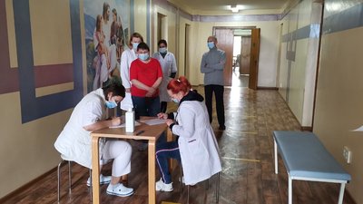 На Волині розпочалась ревакцинація медиків другою дозою вакцини від COVID-19 На Волині розпочалась ревакцинація медиків другою дозою вакцини від COVID-19