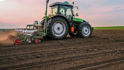 Аграрна техніка на полях Хмельниччини