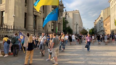 На Банковій протестують проти перемир'я з бойовиками На Банковій протестують проти перемир'я з бойовиками