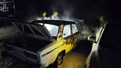 пожежа у центрі Дніпра, горіли легковики