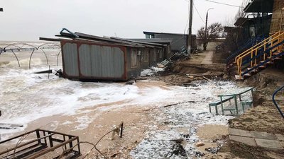 На азовському узбережжі у Запорізькій області шторми призвели до руйнівних наслідків