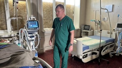 Херсон лікар анестезіолог Андрій Сис Херсон лікар анестезіолог Андрій Сис