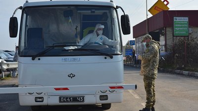 Рятувальники перевезли через кордон з Польщею понад 1200 українців Рятувальники перевезли через кордон з Польщею понад 1200 українців