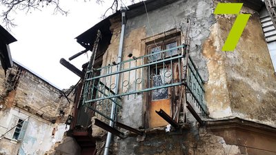 Третій обвал за тиждень. У будинку в Одесі обвалилася стіна, мешканці відмовляються пересилятися Третій обвал за тиждень. У будинку в Одесі обвалилася стіна, мешканці відмовляються пересилятися