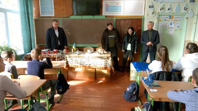 “Раді, що зробили внесок у перемогу”: на Вінниччині школярі за наколядовані гроші придбали на фронт дрони “Раді, що зробили внесок у перемогу”: на Вінниччині школярі за наколядовані гроші придбали на фронт дрони