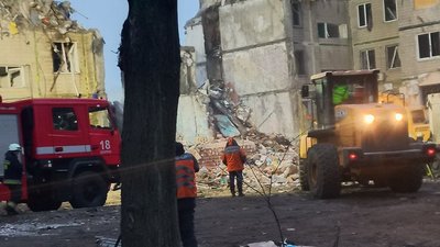 "Всі згуртувалися". Як франківець Роман Лазорик волонтерить у Дніпрі, поблизу місця падіння російської ракети "Всі згуртувалися". Як франківець Роман Лазорик волонтерить у Дніпрі, поблизу місця падіння російської ракети