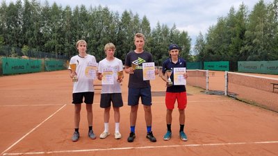 Сумський тенісист Іван Олійник виборов дві медалі у Польщі Сумський тенісист Іван Олійник виборов дві медалі у Польщі