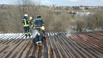 У Кривому Розі згоріла частина даху критого ринку У Кривому Розі згоріла частина даху критого ринку