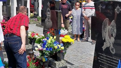 Шість років тому загинув на Сході. У Сумах згадували Романа Атаманюка Шість років тому загинув на Сході. У Сумах згадували Романа Атаманюка