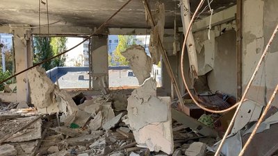 "Частинка моєї душі": зі зруйнованого росіянами дитсадка на Північній Салтівці вивозять вцілілі речі "Частинка моєї душі": зі зруйнованого росіянами дитсадка на Північній Салтівці вивозять вцілілі речі