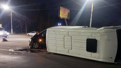 У Житомирі сталася ДТП – зіштовхнулися два мікроавтобуси, один перекинувся У Житомирі сталася ДТП – зіштовхнулися два мікроавтобуси, один перекинувся
