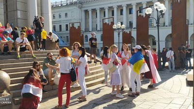 У центрі Києва пройшов марш солідарності з білоруськими жінками