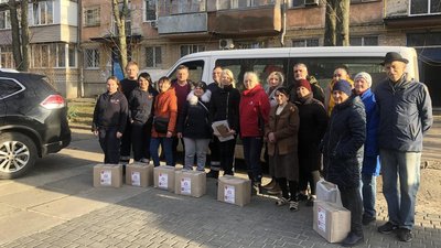 Волонтери-мальтійці з Івано-Франківська привезли гуманітарну допомогу на Херсонщину Волонтери-мальтійці з Івано-Франківська привезли гуманітарну допомогу на Херсонщину