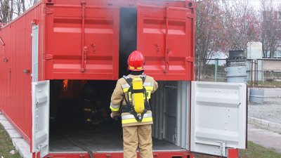 У Черкасах по-новому приборкувати відкрите полум’я вчитимуть курсантів-рятувальників У Черкасах по-новому приборкувати відкрите полум’я вчитимуть курсантів-рятувальників