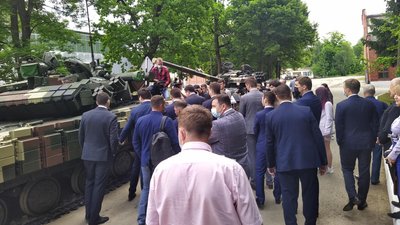 Зроблене в Україні: у Львові зібрали 150 тисяч підписів на підтримку локальних виробників Зроблене в Україні: у Львові зібрали 150 тисяч підписів на підтримку локальних виробників