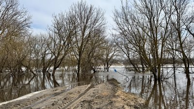 На Кіровоградщині затопило міст між двома селами