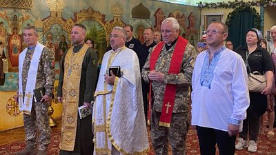 Священники з рятувального судна "Сапфір" провели молебень за Україну Священники з рятувального судна "Сапфір" провели молебень за Україну