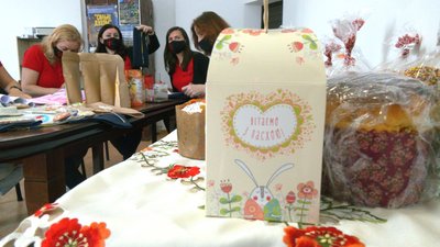 "Передати частинку тепла". Як "Дружина воїна" готує великодні кошики для українських захисників "Передати частинку тепла". Як "Дружина воїна" готує великодні кошики для українських захисників