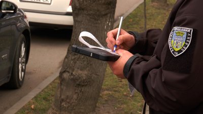 Франківські інспектори у новий спосіб фіксують порушення правил паркування