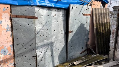 Дома руїни. В село на Херсонщині повертаються люди, аби відновити житло Дома руїни. В село на Херсонщині повертаються люди, аби відновити житло