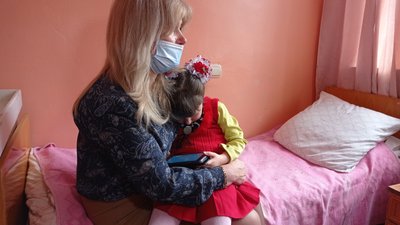 4-річна дівчинка з Полтавщини, яку залишили саму вдома, нині у лікарні у задовільному стані 4-річна дівчинка з Полтавщини, яку залишили саму вдома, нині у лікарні у задовільному стані