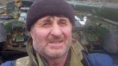 На Івано-Франківщині сім'я збирає гроші для бригади, у якій служить батько На Івано-Франківщині сім'я збирає гроші для бригади, у якій служить батько