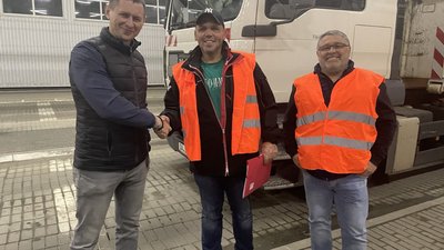Ужгород отримав від німецького міста-побратима Дармштадта сміттєвоз і вантажний автомобіль Ужгород отримав від німецького міста-побратима Дармштадта сміттєвоз і вантажний автомобіль