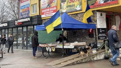 На Волині волонтерки третій рік продають домашню випічку, щоб допомагати ЗСУ На Волині волонтерки третій рік продають домашню випічку, щоб допомагати ЗСУ