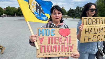 У Павлограді на Дніпропетровщині пройшла акція “Не мовчи, полон вбиває!”: фоторепортаж У Павлограді на Дніпропетровщині пройшла акція “Не мовчи, полон вбиває!”: фоторепортаж
