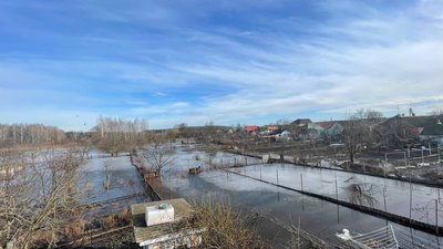"Вода підійшла мало не до хати". У жителів Басів у Сумах підтоплені двори "Вода підійшла мало не до хати". У жителів Басів у Сумах підтоплені двори