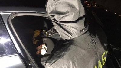 "Становить деякі незручності": суд дозволив зняти електронний браслет з підозрюваного у підкупі НАБУ "Становить деякі незручності": суд дозволив зняти електронний браслет з підозрюваного у підкупі НАБУ