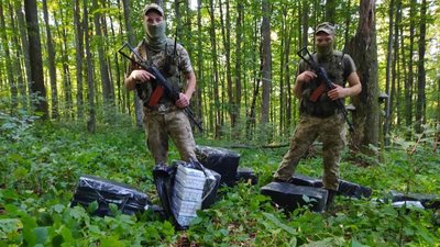 Понад 4 тисячі пачок сигарет вилучили закарпатські прикордонники Понад 4 тисячі пачок сигарет вилучили закарпатські прикордонники