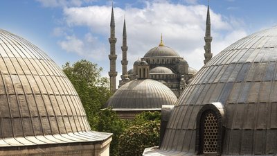 Qırımda cami çıqışında mobilizatsiya şeadetnamelerini bereler - uquq qorçalayıcılar