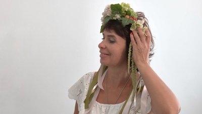 З фруктів і квітів: черкащанка створює незвичайні прикраси З фруктів і квітів: черкащанка створює незвичайні прикраси