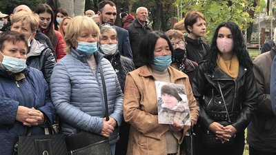 У Франківську ходою пам'яті вшанували загиблих захисників України У Франківську ходою пам'яті вшанували загиблих захисників України