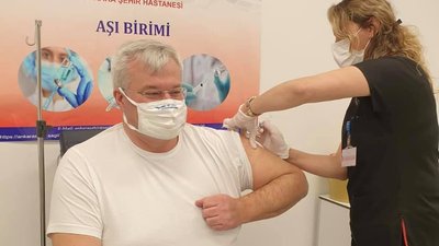 "Начебто живі". Посол України в Туреччині щепився вакциною CoronaVac