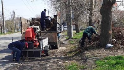 Толока до Великодніх свят. У Херсоні прибирали вулиці від сміття Толока до Великодніх свят. У Херсоні прибирали вулиці від сміття